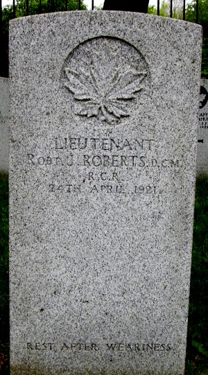 CWGC headstone for Lieut. Robert Roberts